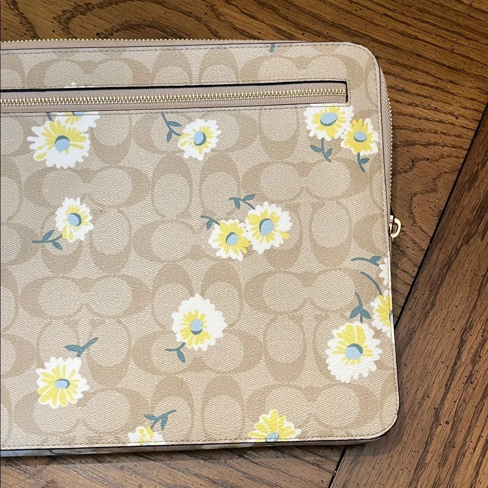 Coach Laptop Sleeve In Signature‎ Canvas With Daisy Print